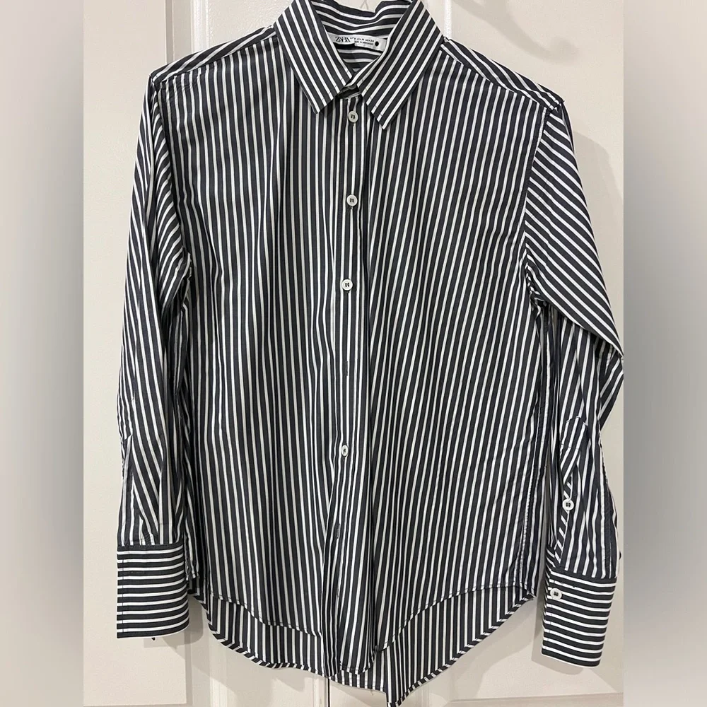 Zara Navy and White Striped Button Down. Size Medium. - Picture 2 of 4